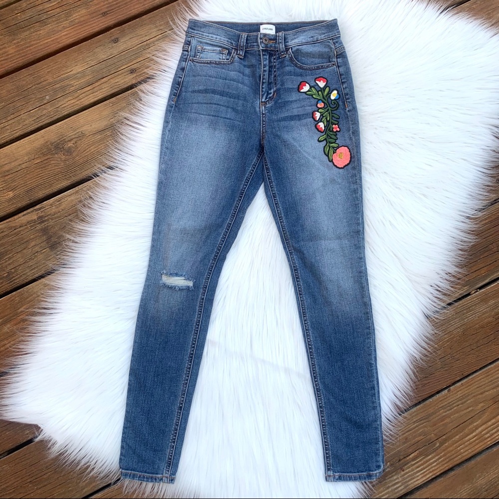 Sneak Peak Women’s Size 3 High Rise Distressed Floral Patchwork Jeans
